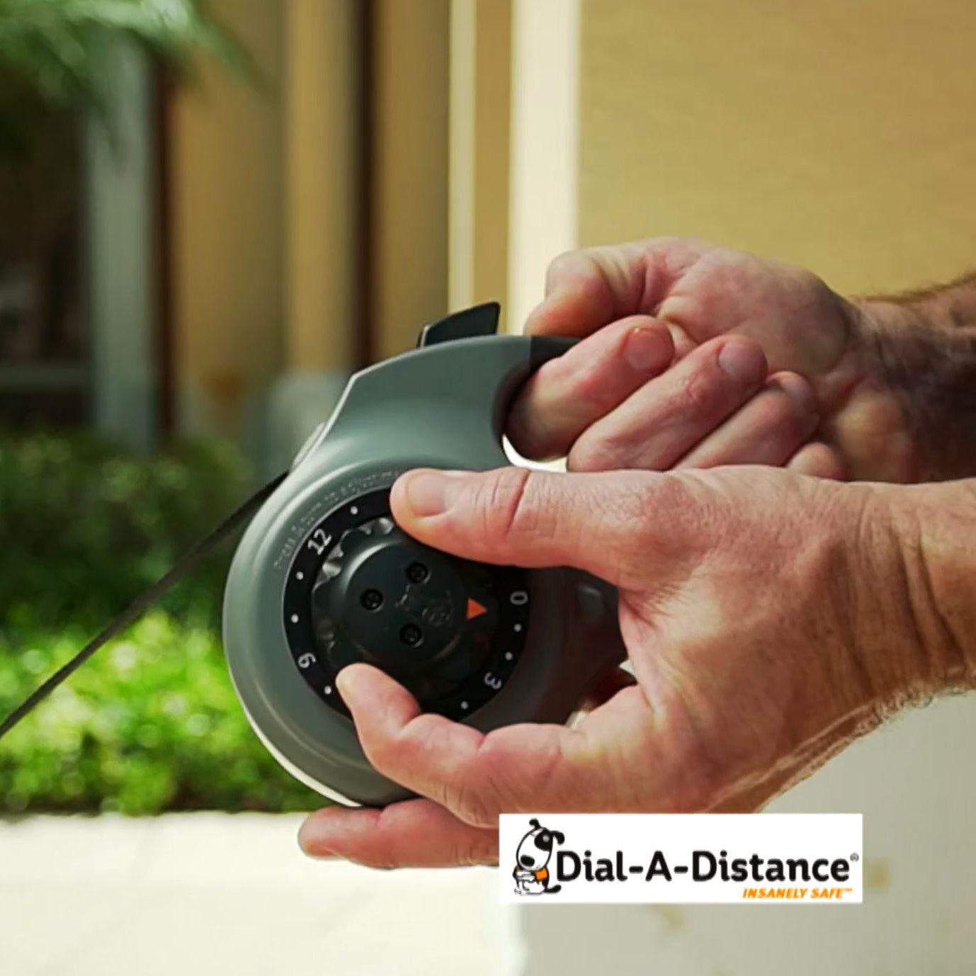 03_-_dial_a_distance_retractable_dog_leash_75c9729d-ace8-42ac-a894-17234ab3c1a1.jpg